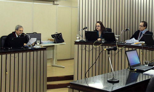 Acusado de tentar matar a companheira deve permanecer preso