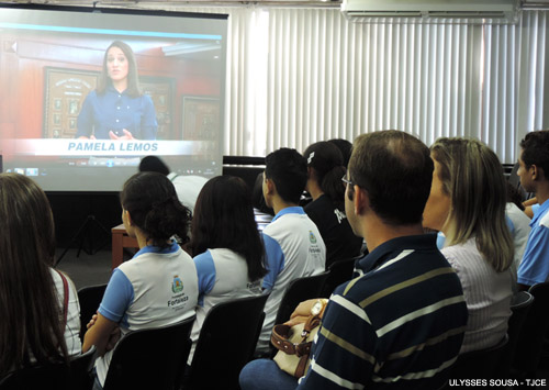 Tribunal recebe visita de estudantes de escolas municipais