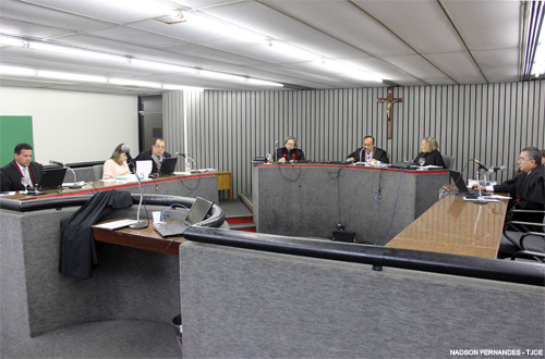 Servidor público deve pagar danos morais à ex-mulher por cometer bigamia