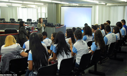 Visitas ao TJCE e palestras em escolas já beneficiaram mais de 15 mil estudantes