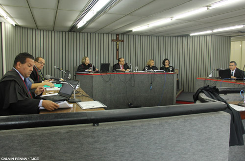 8ª Câmara Cível afasta vereador envolvido no