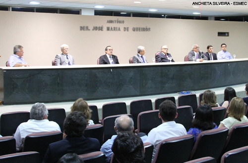 Desembargador Francisco Bezerra  lança livro na Escola da Magistratura