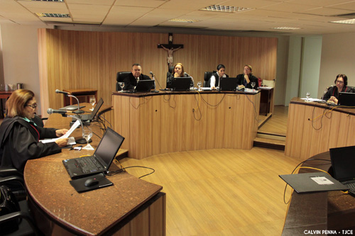 Casal ganha direito de adotar filho sem inscrição prévia em lista de adoção