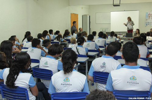 “Redução da Maioridade Penal” é tema de palestra para estudantes de escola municipal