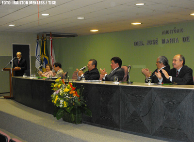 Des. Rui Stoco e ministro Massami Uyeda debatem responsabilidade civil dos bancos
