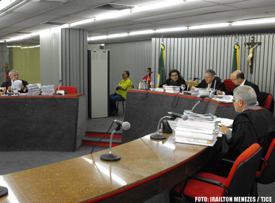 1ª Câmara Criminal nega redução de pena para acusados de roubar veículo