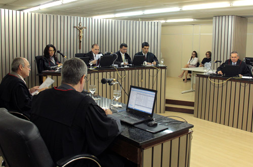 Município de Frecheirinha é condenado a pagar salário mínimo para servidores