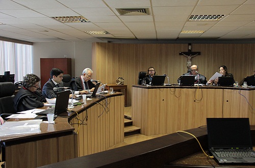 Servidora receberá R$ 10 mil de indenização por comprar carro com defeito