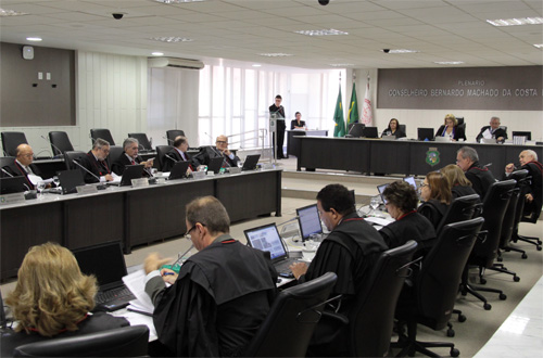 Tribunal debate medida para regulamentar apadrinhamento de crianças e adolescentes