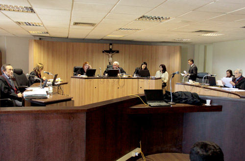 Justiça nega liberdade para acusado de assaltar ótica e supermercado em Fortaleza