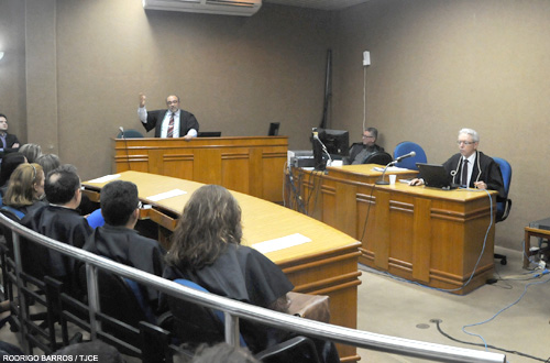 Júri condena a 16 anos de prisão jovem acusado de matar ex-namorada