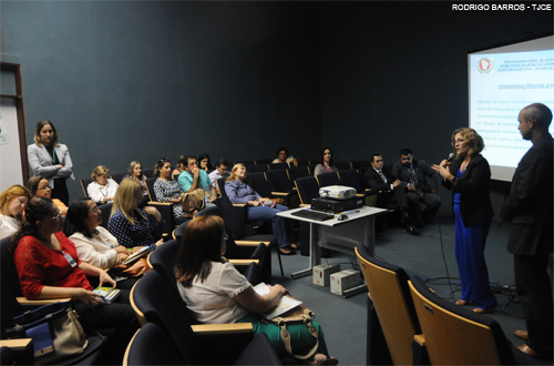 Encontro no Fórum orienta profissionais de saúde sobre adoção legal