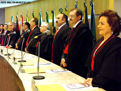 Tribunal de Justiça do Ceará empossa oito novos desembargadores em sessão no Pleno