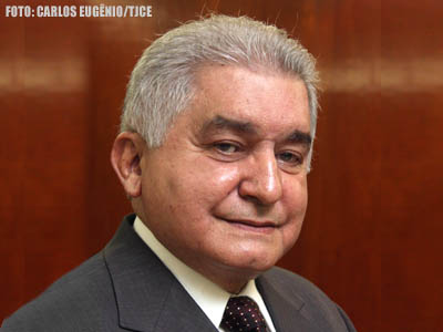 Magistrados, familiares e amigos se despedem do desembargador Wilton Machado Carneiro