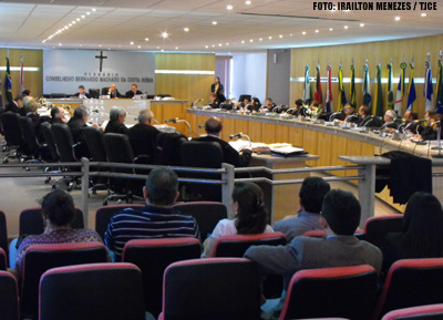 Pleno promove juízes e presta homenagem ao des.Wilton Carneiro