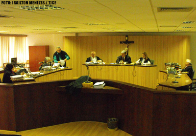 Telemar é condenada a pagar R$ 7 mil em indenização por corte de linha telefônica