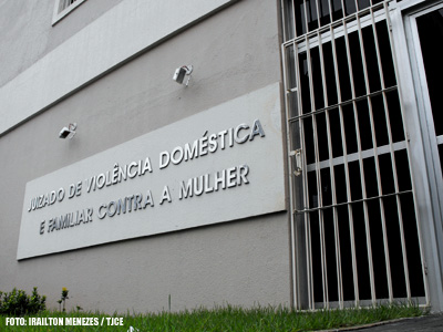 Juizado da Mulher atende 415 pessoas durante participação em ação social