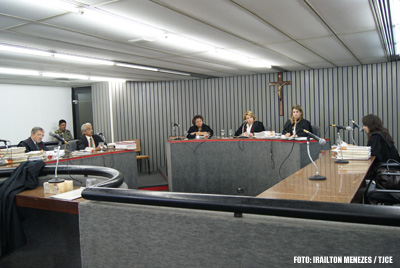 Justiça restabelece carga horária de professora que foi reduzida sem o devido ato administrativo