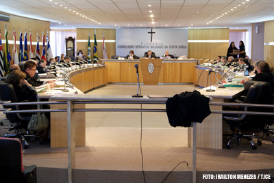 Pleno do TJCE condena Estado e Município a fornecer medicamentos