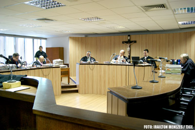 Justiça determina que município de Itapajé reintegre professores demitidos arbitrariamente