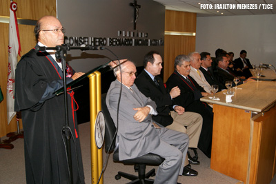 Desembargador Francisco Sales Neto faz discurso de saudação ao novo desembargador