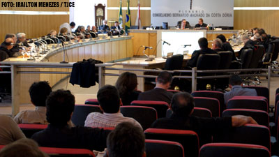 Tribunal Pleno realiza sessão extraordinária e promove juízes