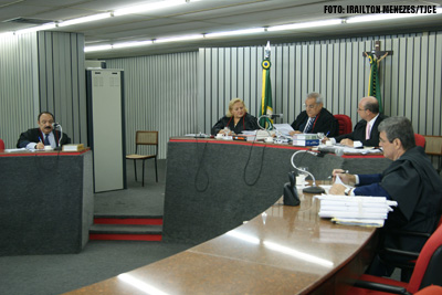 Acusado de homicídio duplamente qualificado tem habeas corpus negado