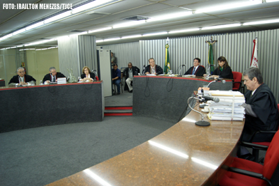 Câmaras Criminais do TJCE absolvem ex-prefeito denunciado pelo Ministério Público