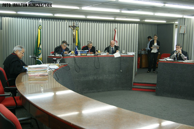 Acusado de porte ilegal de armas e receptação tem habeas corpus negado