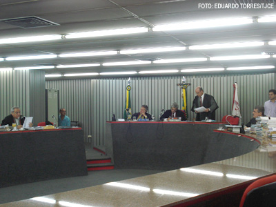 Acusado de roubo e corrupção ativa tem habeas corpus negado