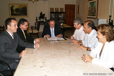 TJCE e Coelce assinam convênio para eficiência energética no Fórum