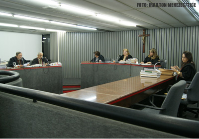 Justiça determina a reintegração de 38 professores à Prefeitura Municipal de Mombaça