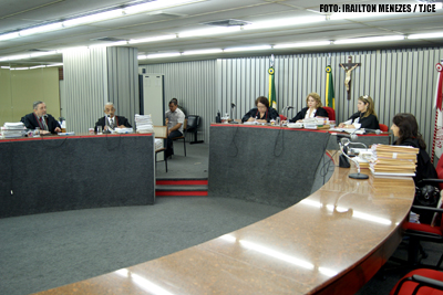 Liminar determina que Unimed custeie tratamento médico e hospitalar para aposentado