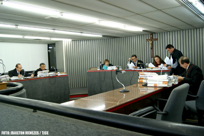 Supermercado deve indenizar cliente acusada injustamente de furto