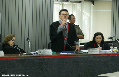 Desembargador Francisco Gurgel Holanda se aposenta e recebe homenagens do Pleno