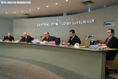 Justiça afasta familiares do prefeito de Campos Sales pela prática de nepotismo