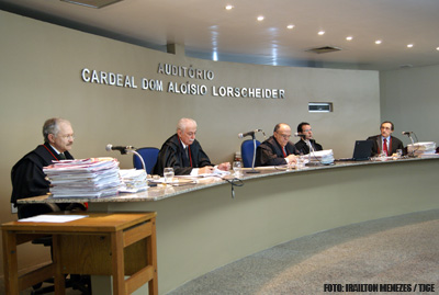 Justiça determina que Município de Monsenhor Tabosa pague salário mínimo a 36 servidores