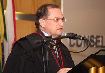 Desembargador Antônio Abelardo profere primeira decisão por meio virtual