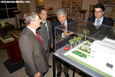 Professor da Faculdade de Direito de Lisboa visita Memorial do Poder Judiciário do Ceará
