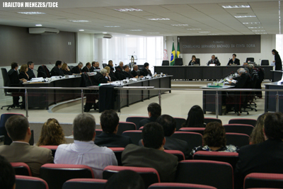 Governador Cid Gomes e presidente do STF serão homenageados com a medalha Clóvis Beviláqua