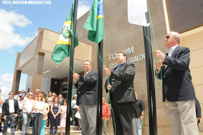 Presidente do TJCE entrega novo Fórum à população de Mombaça