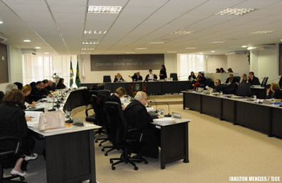 TJCE elege novos desembargadores e escolhe lista tríplice da OAB-CE