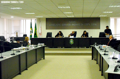 Unimed de Fortaleza é condenada a realizar cirurgia e a pagar indenização por danos morais