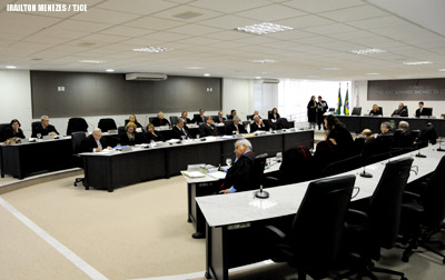 Pleno presta homenagem ao presidente do Tribunal de Justiça