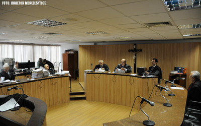 Banco Itaú deve pagar mais de R$ 12 mil de indenização por danos morais e materiais