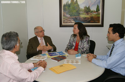 Desembargador Francisco Auricélio Pontes recebe ouvidora da OAB/CE