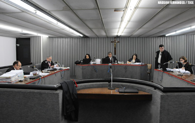 Acusado de estelionato e corrupção ativa  tem habeas corpus negado