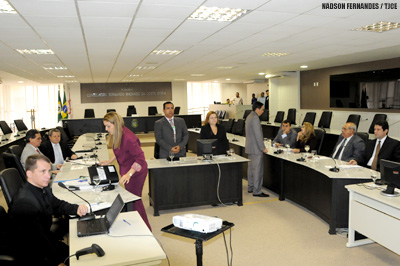 Candidatos conferem notas da 2ª fase do concurso para cartórios do Estado