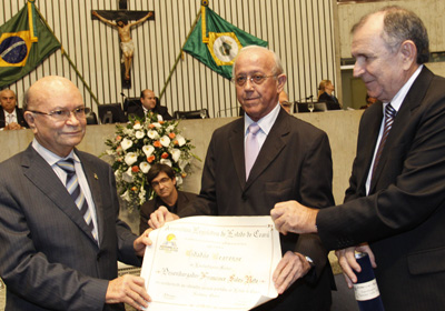 Desembargador Francisco Sales Neto recebe homenagem da Assembleia Legislativa