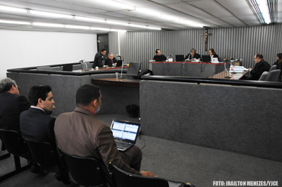 Padrasto acusado de estuprar e engravidar  enteada tem habeas corpus negado